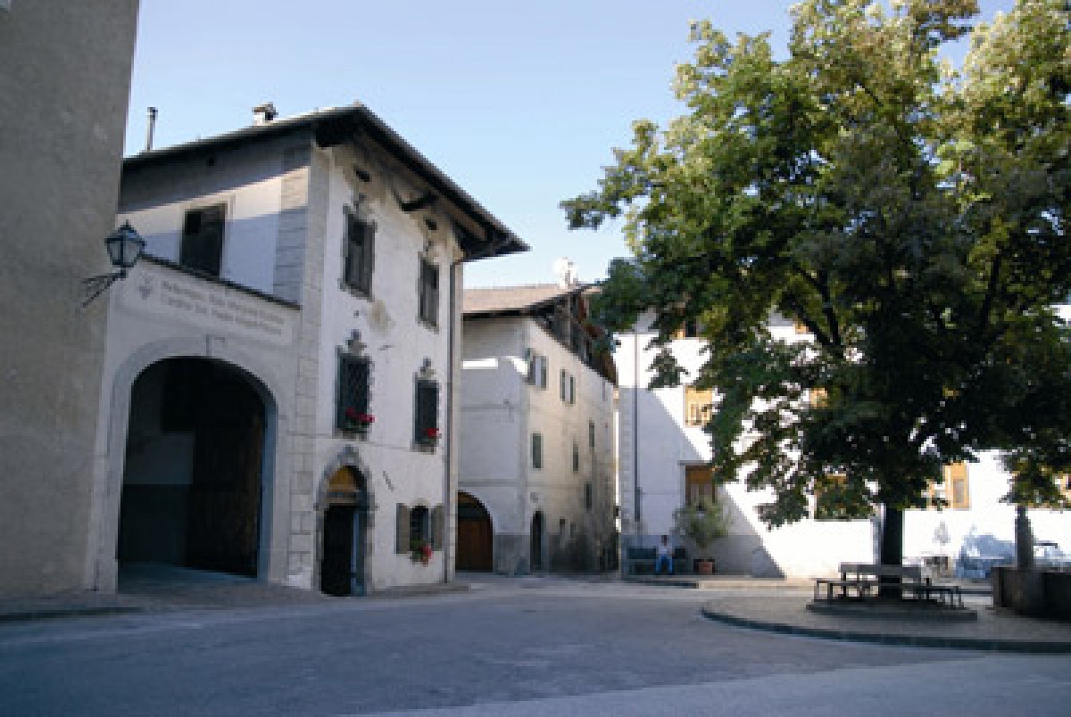 Weissburgunder Klassische Linie (Nals) italienischer Weisswein aus Südtirol